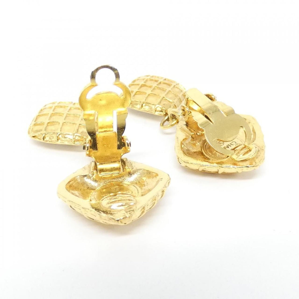 chanel earrings accessories included