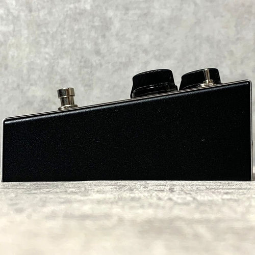 grey guitar effector rear view