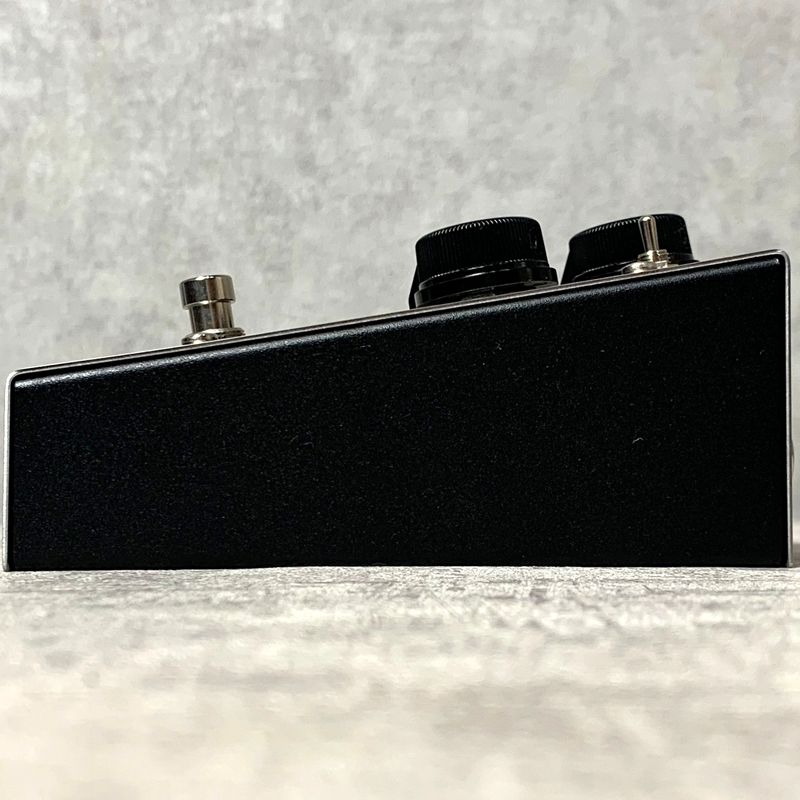 grey guitar effector rear view