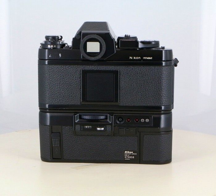nikon md-4 camera accessories included
