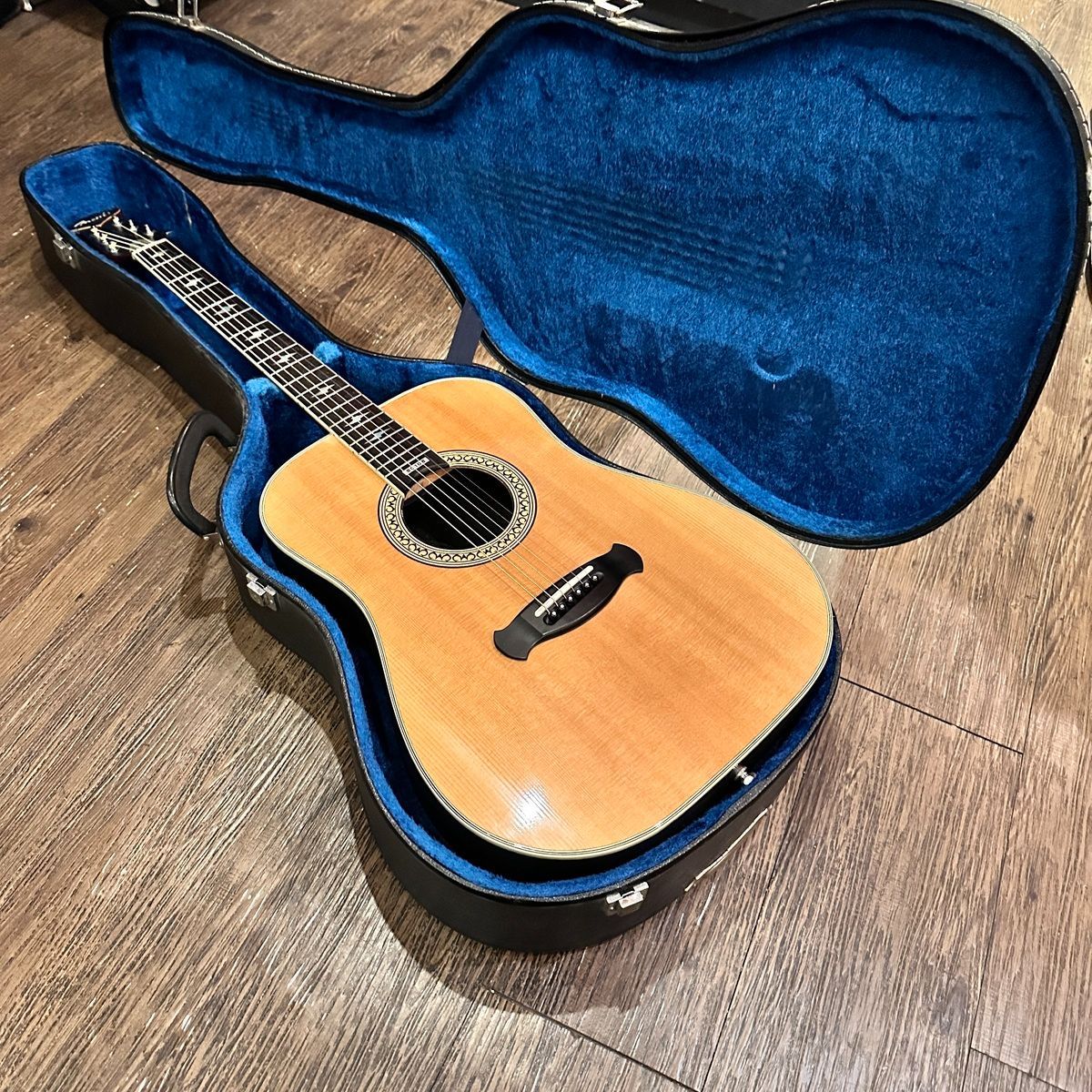 acoustic guitar markings and labels