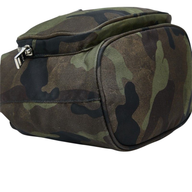 prada handbag accessories included