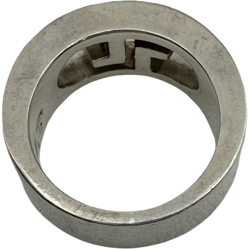 gucci ring front view