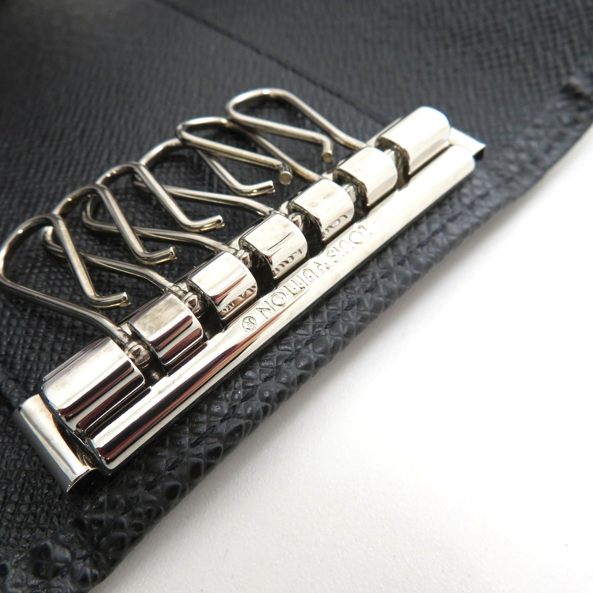 louis vuitton m30500 key case markings and labels