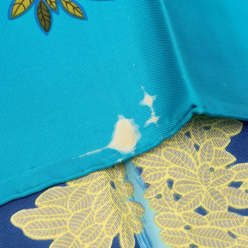 hermes scarf side view