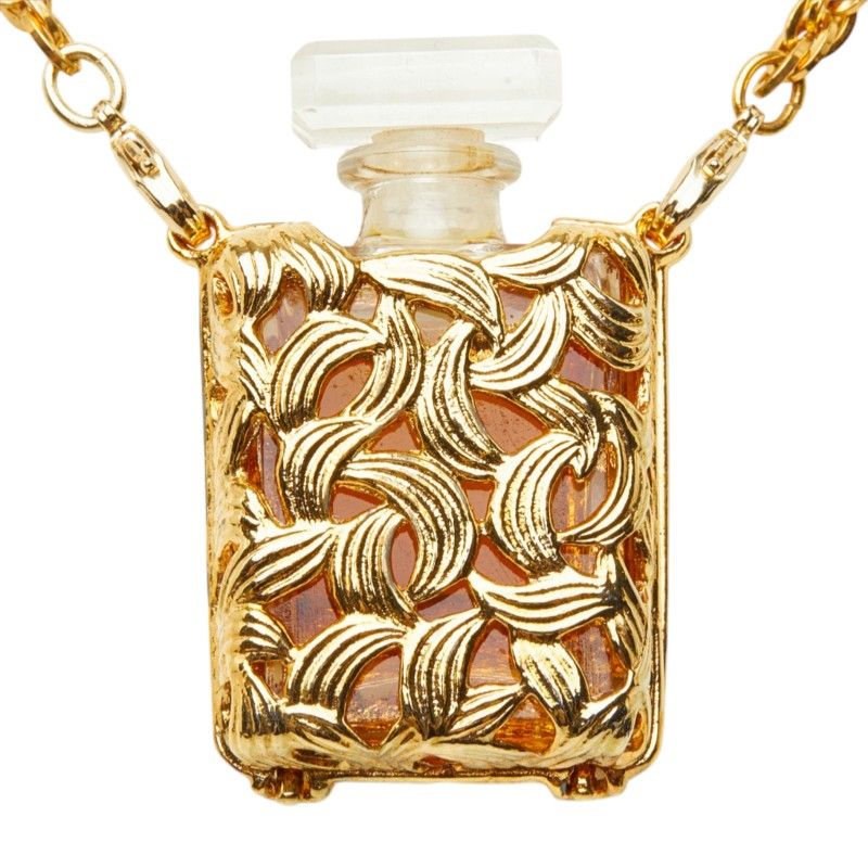 chanel necklace rear view
